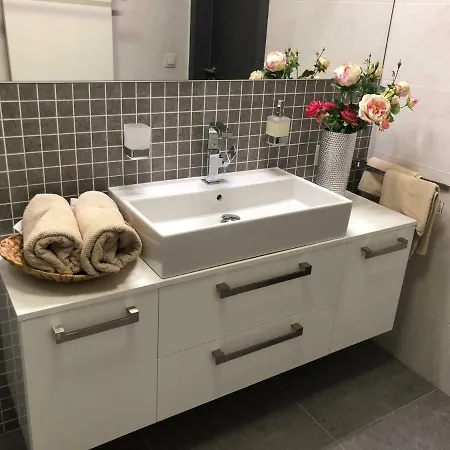 Top Location, Garage, Brand New Building ברטיסלאבה